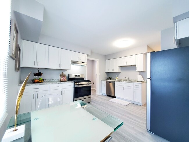 Building Photo - 4 Bed - 1 Bath Cape Cod for Rent