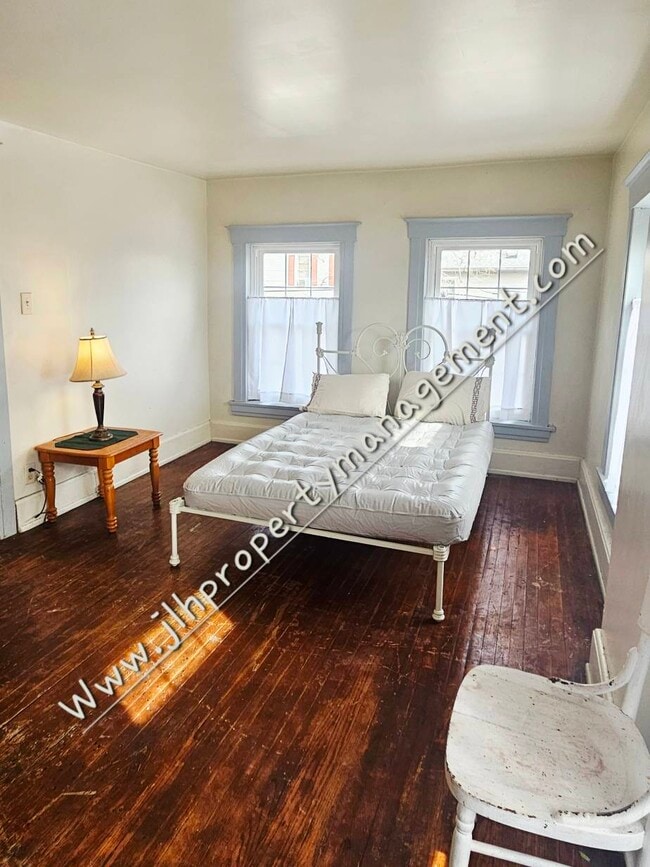 Building Photo - 503 W Pleasant St