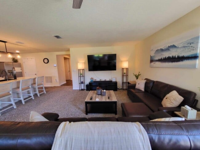 Building Photo - 3 Pinnacle Pl