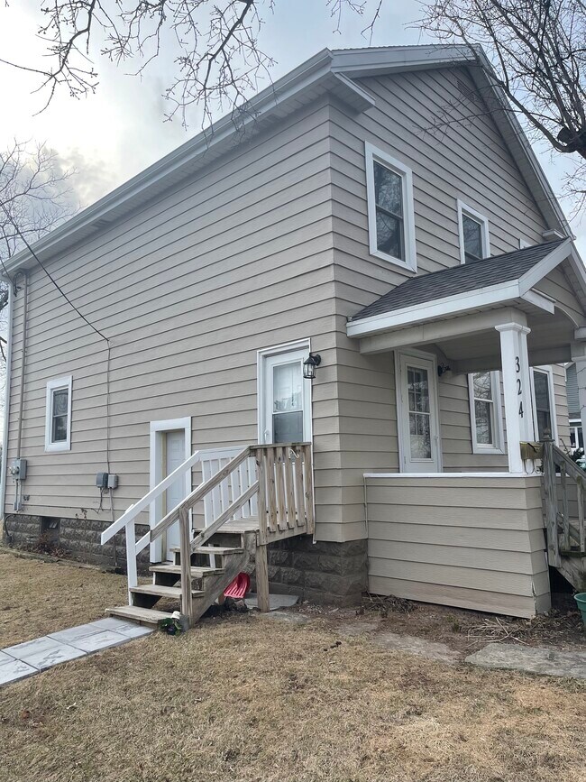 Building Photo - 324 Wilson St