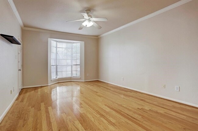 Building Photo - 2255 Braeswood Park Dr