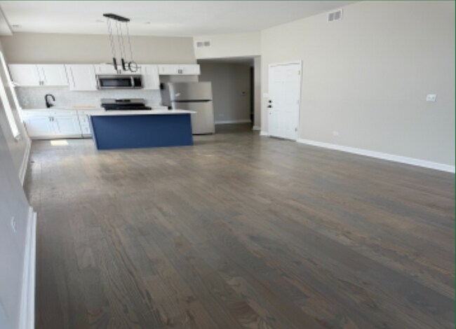 Building Photo - 5910 S Michigan Ave