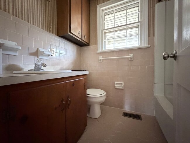 Building Photo - 3 Bedroom 1 Bathroom House in Laurinburg, NC