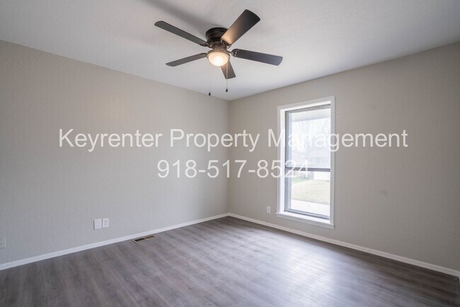 Building Photo - Gorgeous 3 Bedroom Remodel, BA Schools!