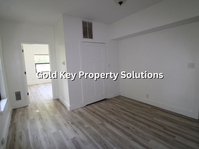 Building Photo - Nicely renovated 3 BR 1 BA House with Central Air (SECTION 8 APPROVED)