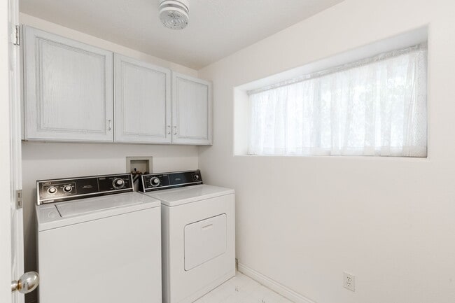 Building Photo - Serene 3 Bedroom, 2 Bathroom Home in Pine ...