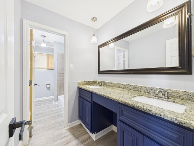 Building Photo - 10915 Sagedowne Ln