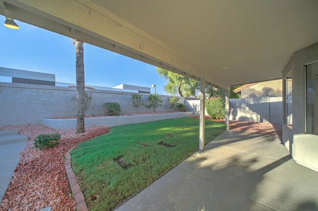 Building Photo - 8940 E Palm Ridge Dr