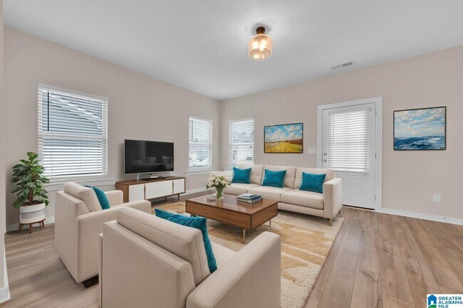 Building Photo - 170 Kings Wy