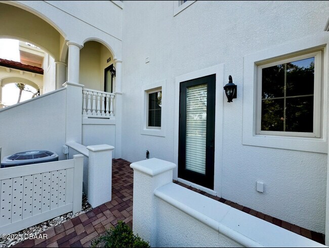 Building Photo - 5090 Riverside Dr