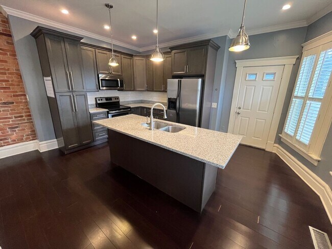 Building Photo - 991-993 Bryden Road