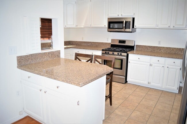 Building Photo - Charming Belmont Heights 2BD w/ Private Yard, Garage & Walk to 4th St