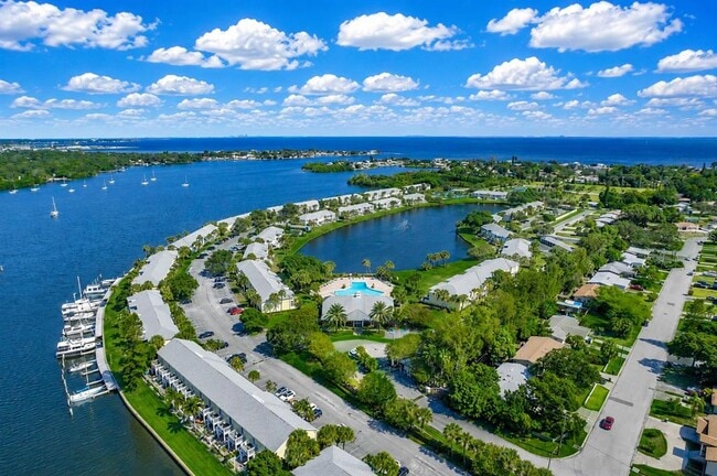 Building Photo - 3889 Pompano Dr SE