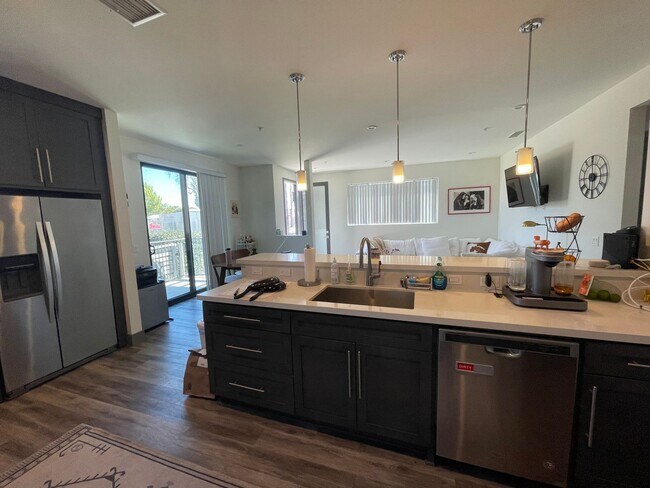 Building Photo - NEWER  4BED 3 BATH FRONT TOWNHOME*HWFLS*BALCONY*W/D IN  UNIT* CENTRAL AIR/HEAT* *STAINLESS  APPLI...