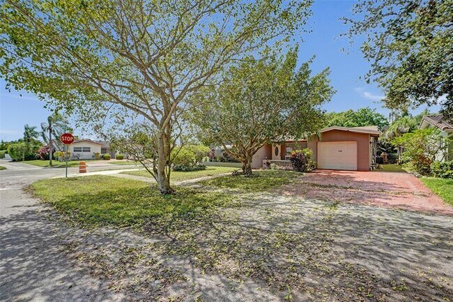 Building Photo - 1700 N 47th Ave