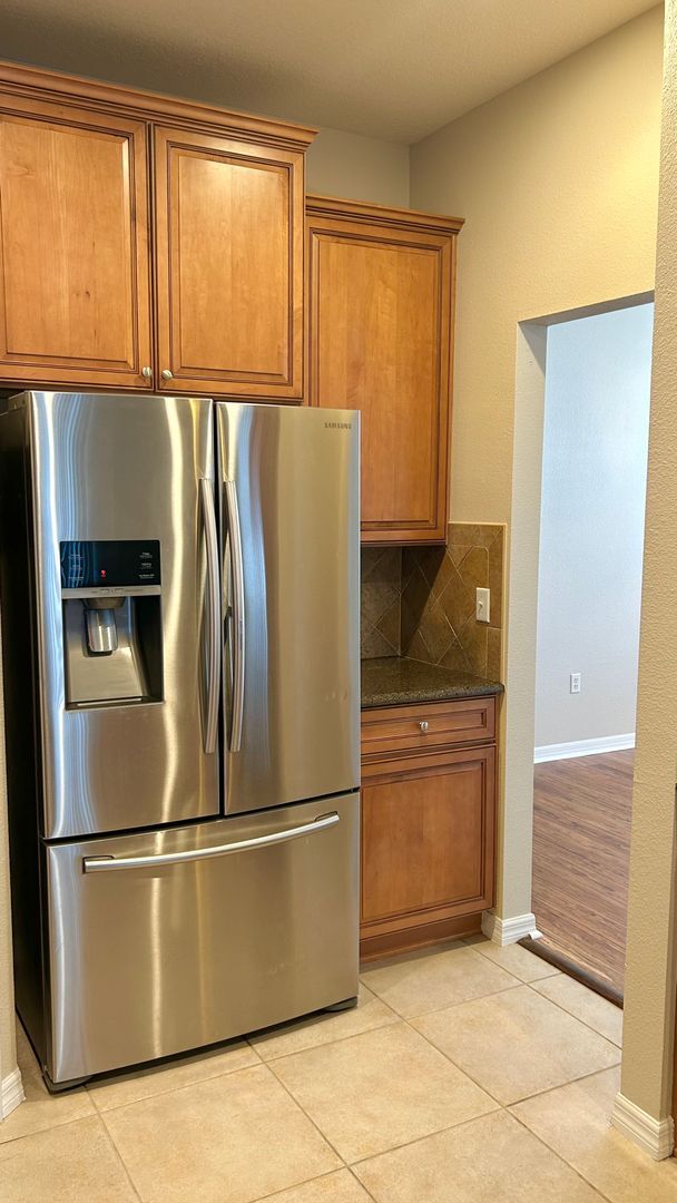 Building Photo - 3 bedroom, 2.5 bath, 2 car garage in a Qui...