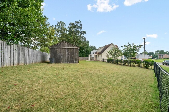 Building Photo - Nice Home on Cul-Du-Sac Large Backyard clo...