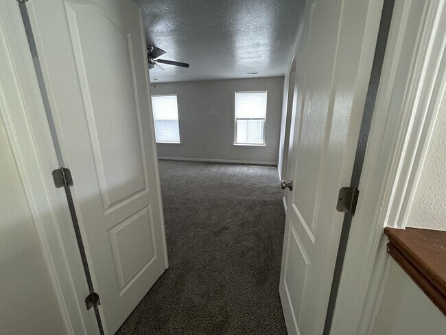 Building Photo - 7497 Valley Maple Dr