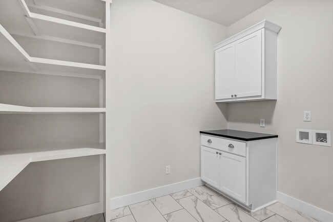 Building Photo - Beautifully Updated 4 Bedroom Home in Ozark, MO!
