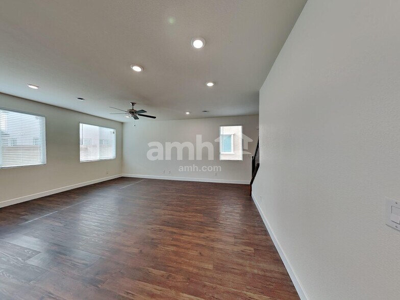 Building Photo - 8837 Brent Leaf Ave