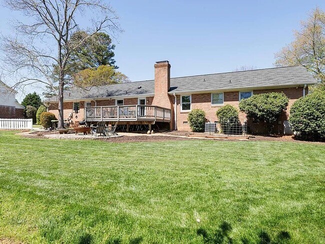 Building Photo - 512 Devenger Rd