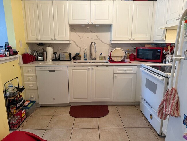 Building Photo - Unfurnished Two Bedroom Brighton Bay Villa with Garage!
