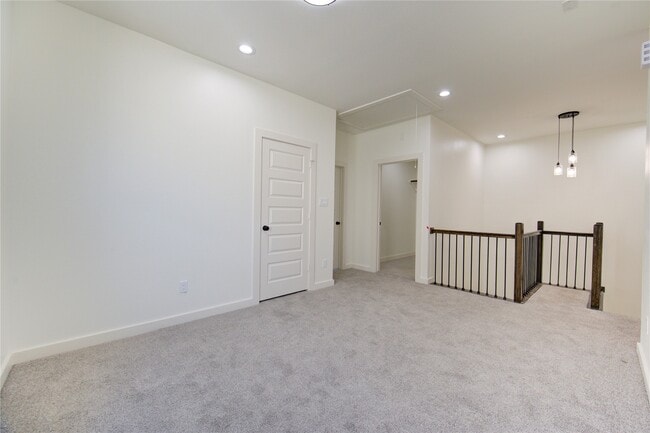 Building Photo - 2919 El Fenice Ln