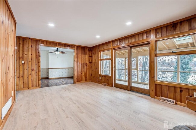 Building Photo - 23 Cardownie St