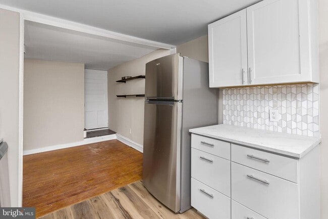 Building Photo - 22 Thompson St