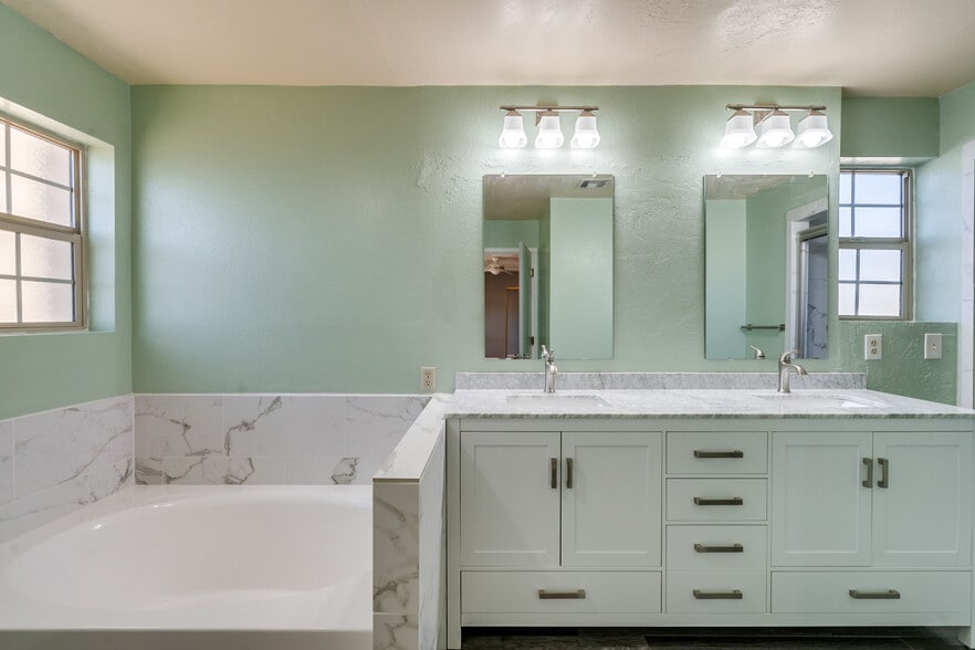 primary bathroom - 8449 E Agape Dr