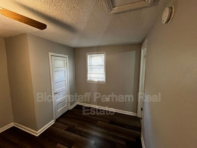 Building Photo - 826 Winston Rd