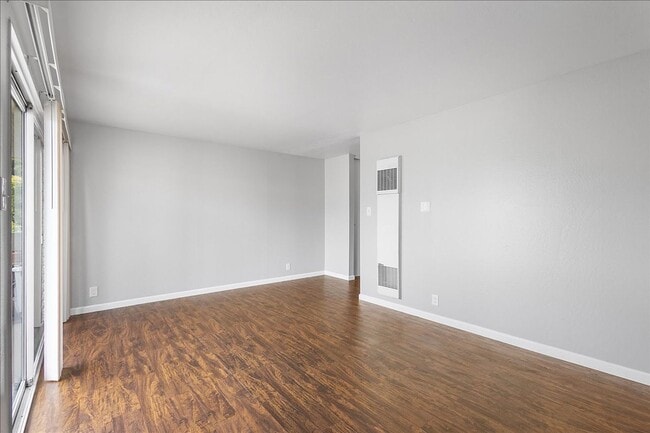 Building Photo - 1182 Park Ave E
