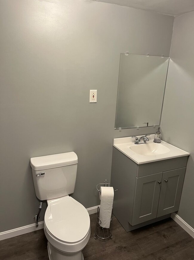 Building Photo - Beautiful 2 Bedrooms 2.5 Bathroom luxury 3...