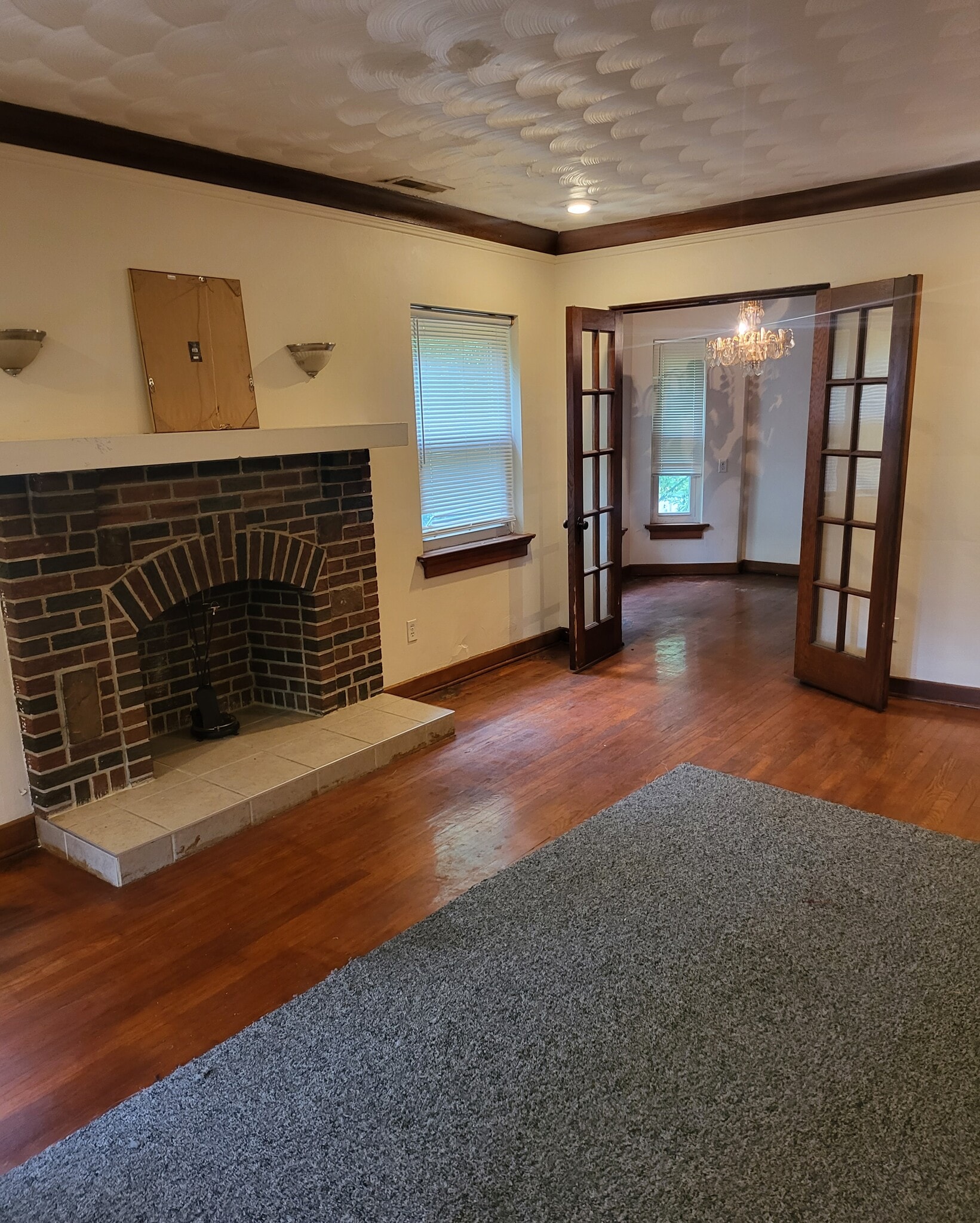 Building Photo - 2671 N Main St