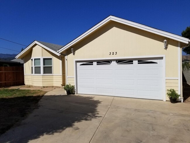 Primary Photo - Oak View- Three bedroom home with Mountain...