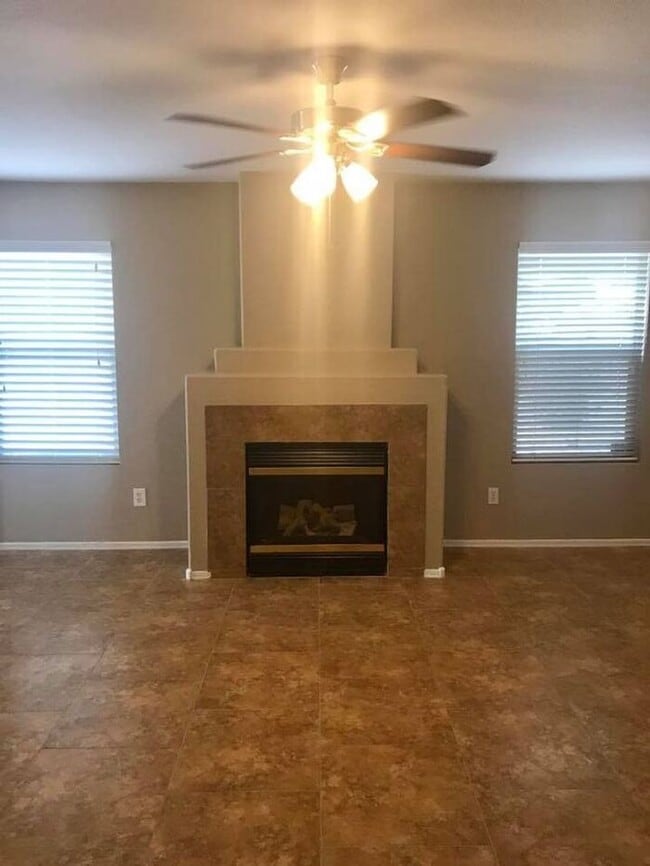 Building Photo - 3-bedroom, 2-bath on oversized lot