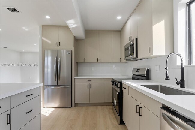 Building Photo - 9660 Dominican Dr