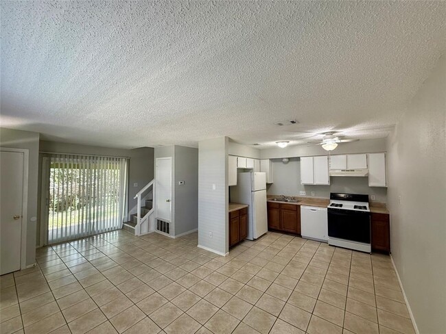 Building Photo - 1203 Southport Dr