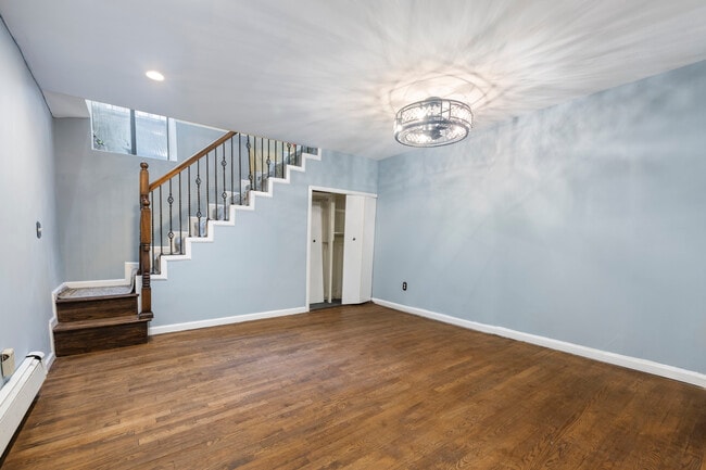 Building Photo - 117 W 82 St