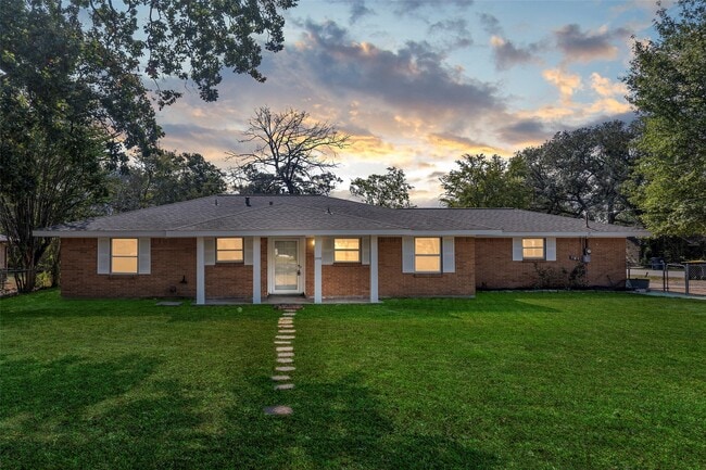 Building Photo - 209 Moss Hill Ln