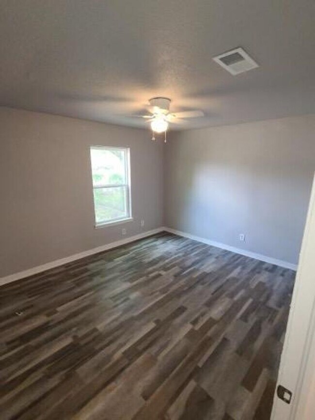 Building Photo - Single-Family Home Available!