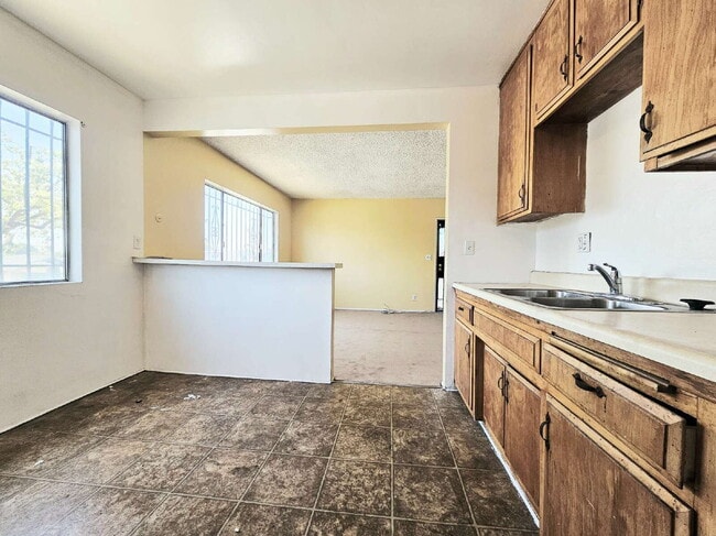 Building Photo - Welcome home to this charming and affordab...