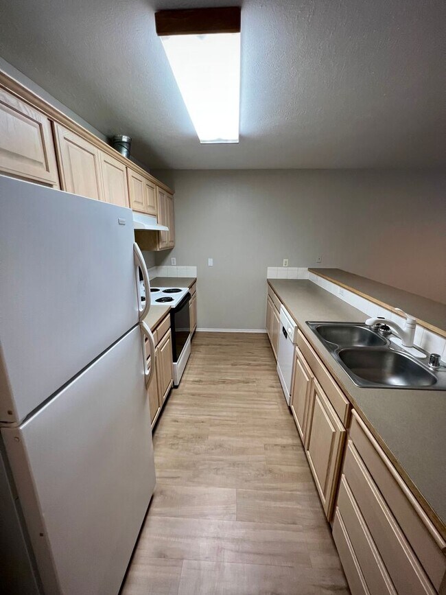 Building Photo - 1008-1010 E. Ermina