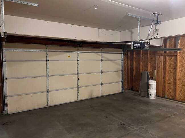 Building Photo - 1090 Heritage Ct