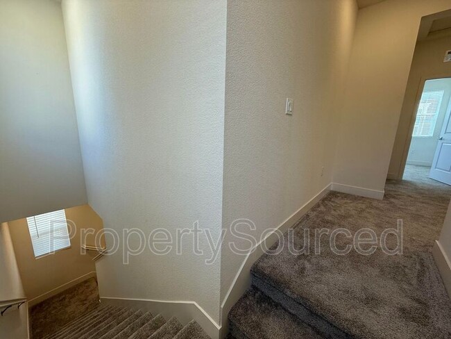 Building Photo - 1724 Jade Pl