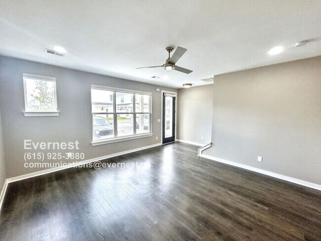 Building Photo - Lovely 3-Bedroom Townhome in a Convenient ...