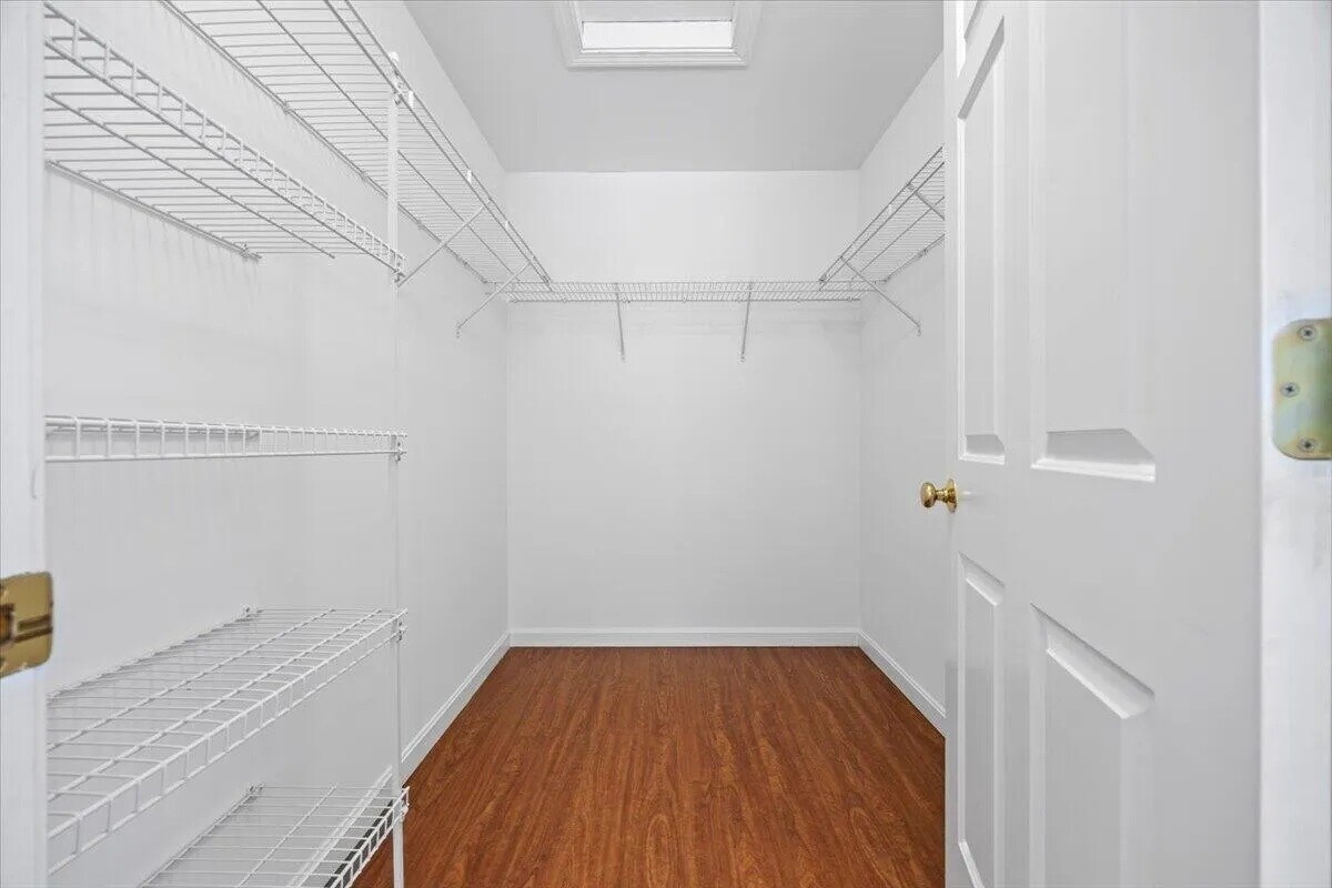 Building Photo - 14 Woodside Dr
