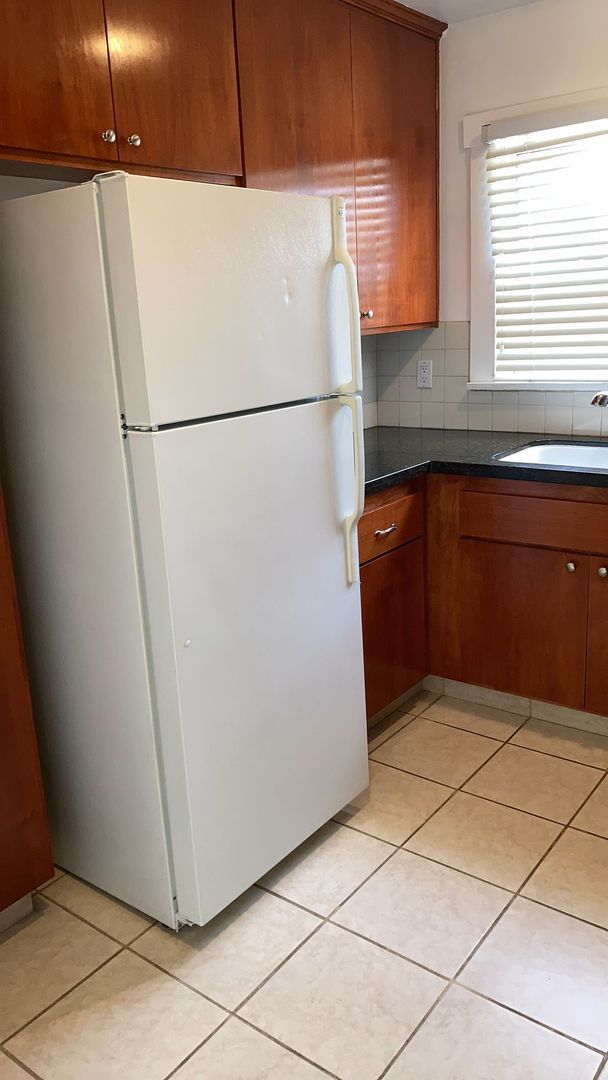 Building Photo - 820