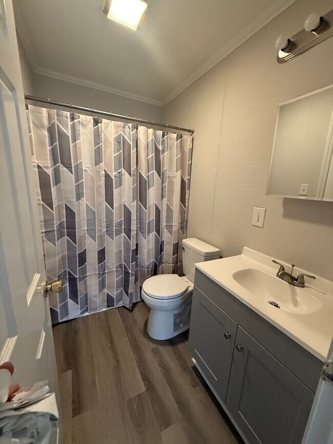 Building Photo - Three bedroom, 1 bath house in Graham