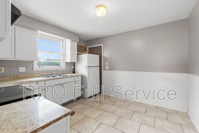 Building Photo - 3127 Larkspur Dr